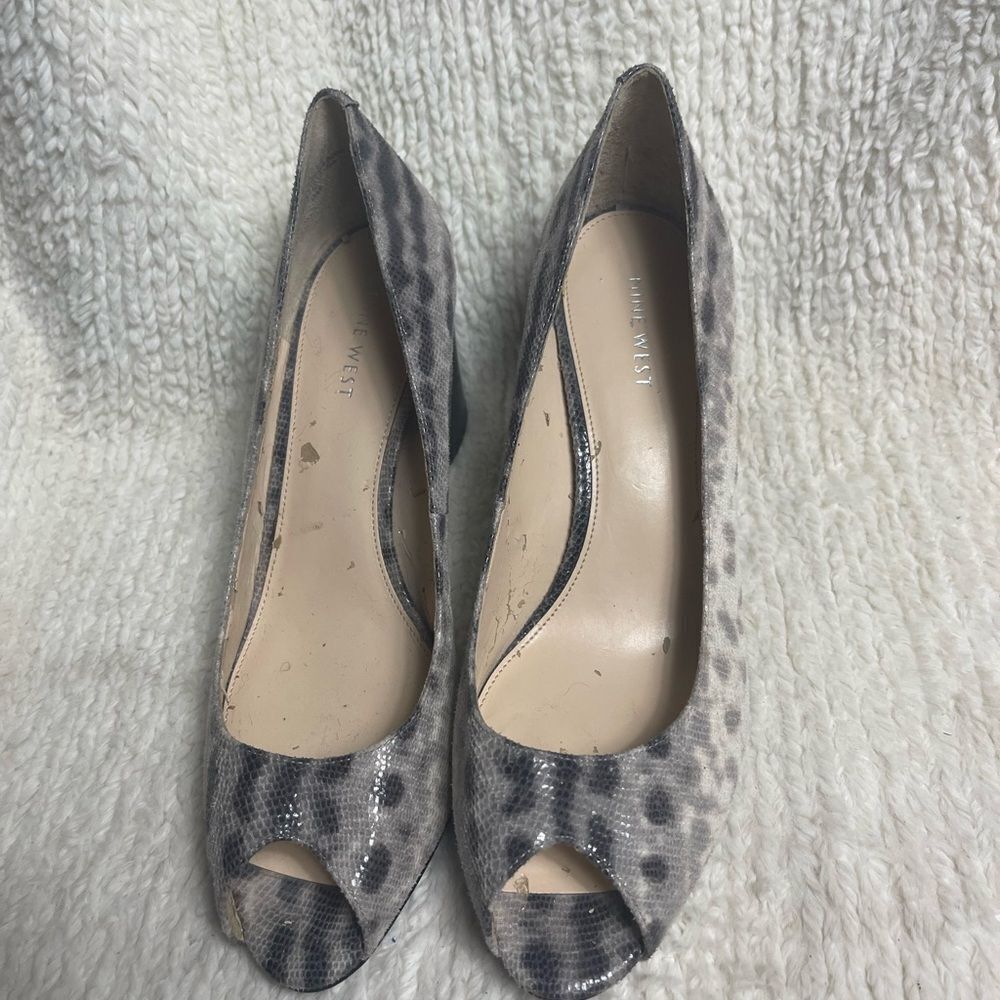 Nine West synthetic Leopard Print gray Peep Toe Block Heels SZ9M